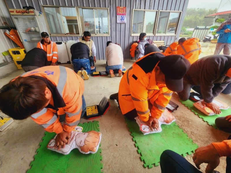 CPR+AED急救教育訓練 | 白馬營造有限公司 | 揹水隊成員捐贈