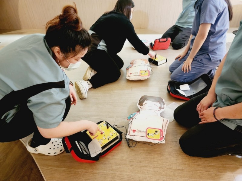 CPR+AED急救教育訓練 | 雙子星牙醫
