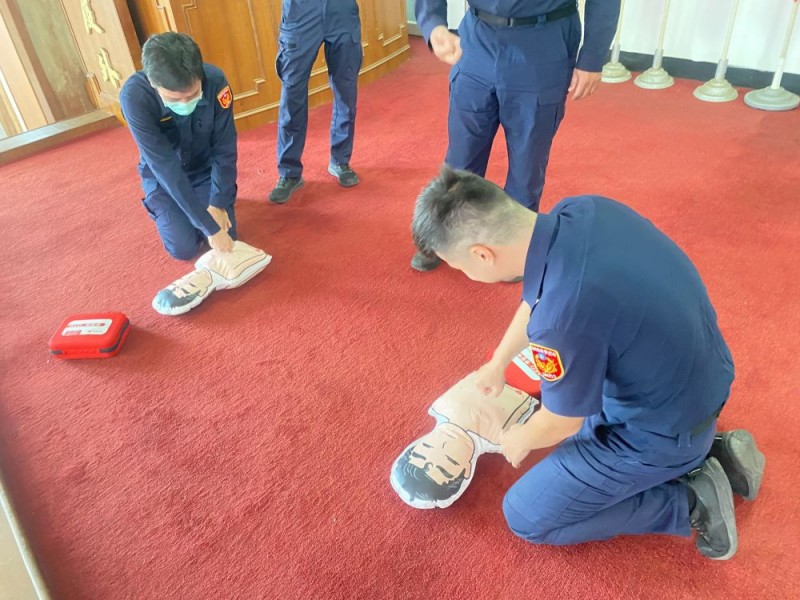 CPR+AED急救教育訓練 | 高雄市警察局湖內分局