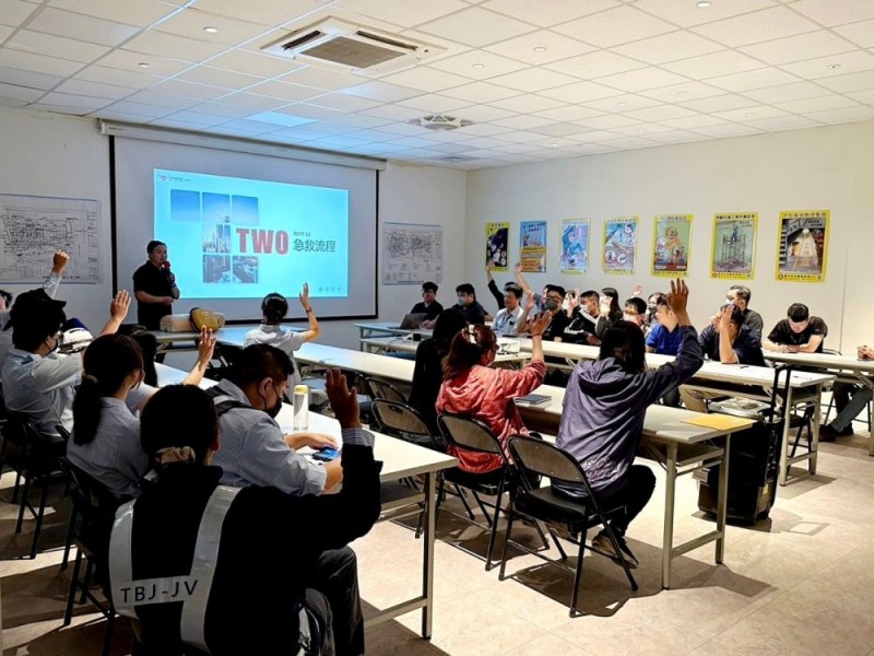 CPR+AED急救教育訓練 | 宏匯集團 | 台北雙子星大樓