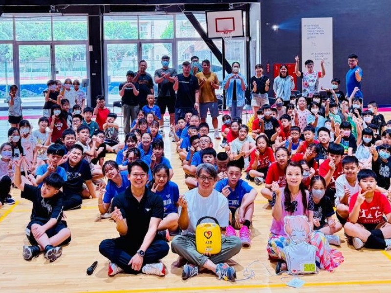 雲林縣虎尾鎮立仁國民小學 | 感謝 社團法人嘉義市嘉義國際青年商會 蘇盟凱 會長 善心捐贈2組AED