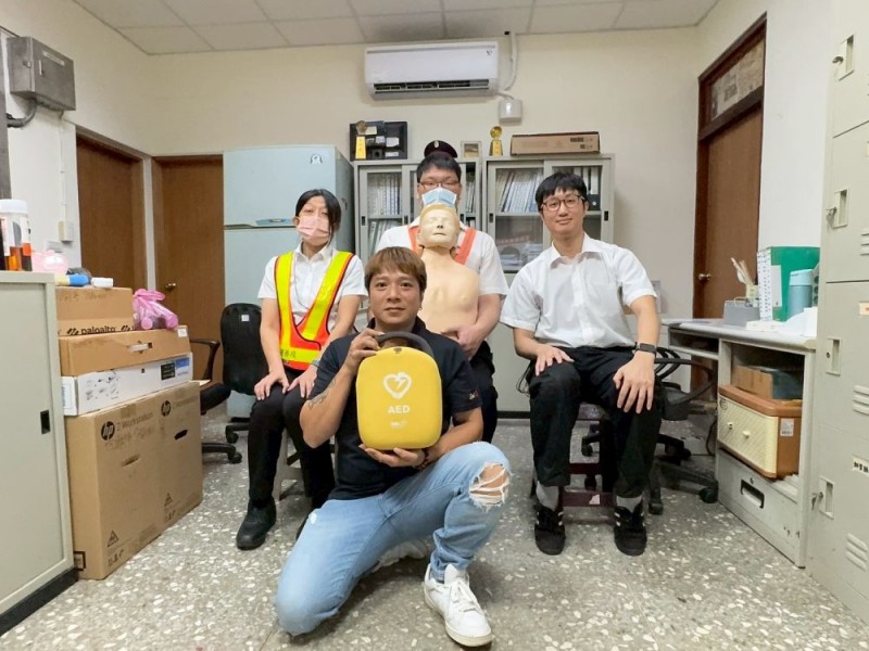 【公益勸募AED】新北市瑞芳區 | 國營臺灣鐵路(股)公司四腳亭車站 | 感謝 麗豐企業社 羅定綸 透過 人人都會CPR‧處處都有AED 勸募計劃 媒合捐贈